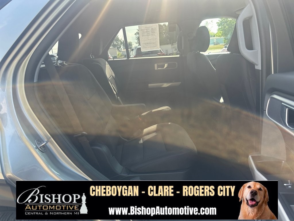 2023 Ford Explorer XLT photo 23