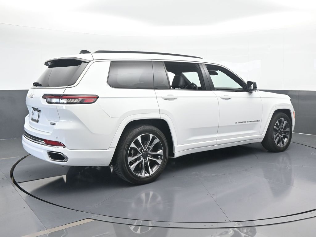 2024 Jeep Grand Cherokee Overland photo 4