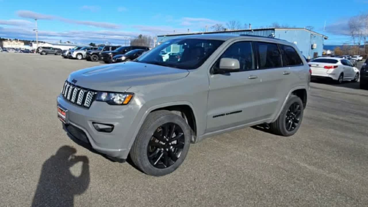2021 Jeep Grand Cherokee Laredo X photo 2