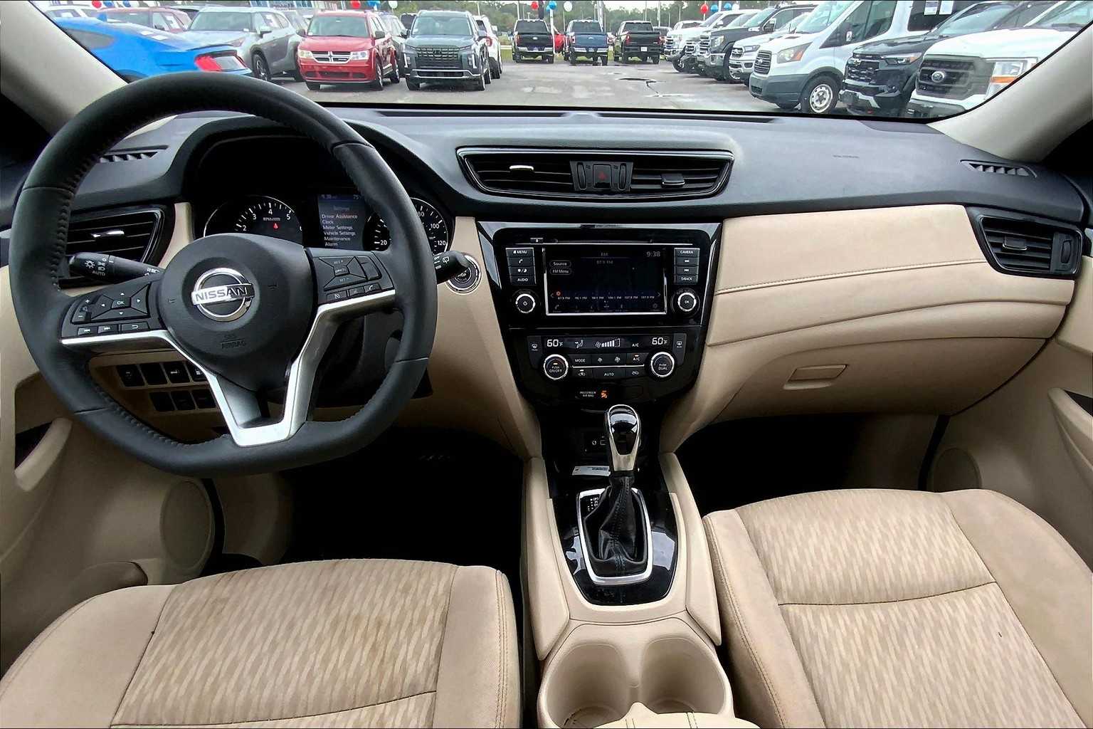 2018 Nissan Rogue SV photo 14