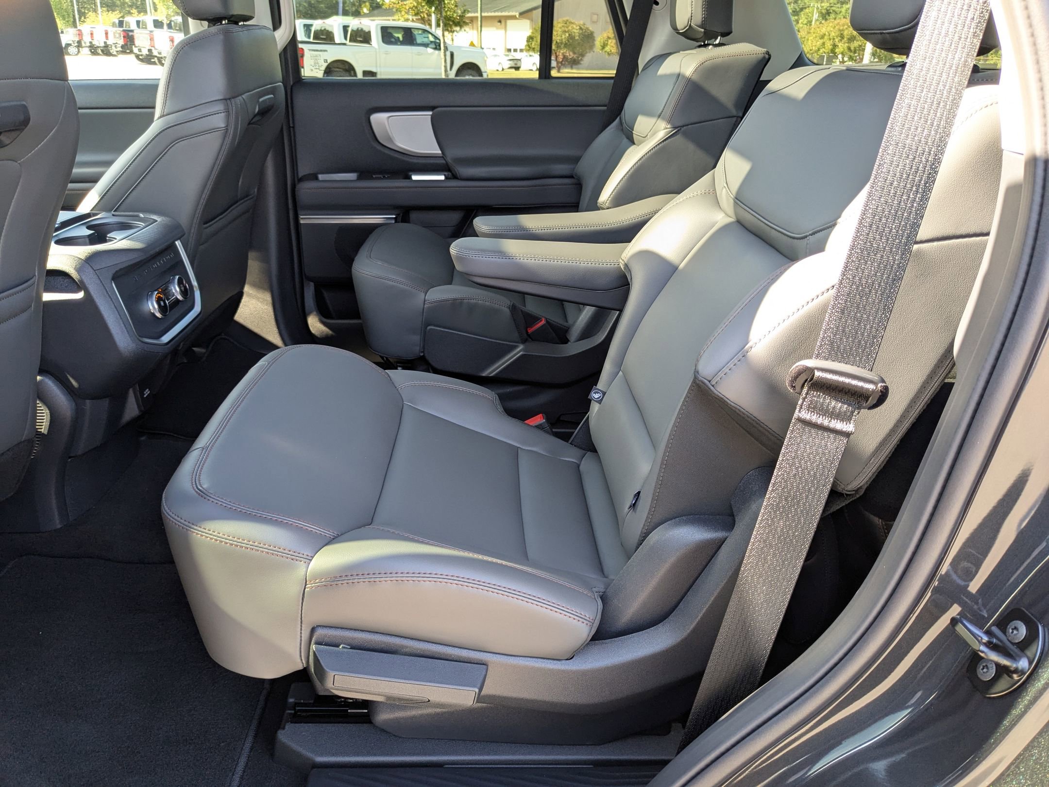 2025 Ford Expedition photo 24