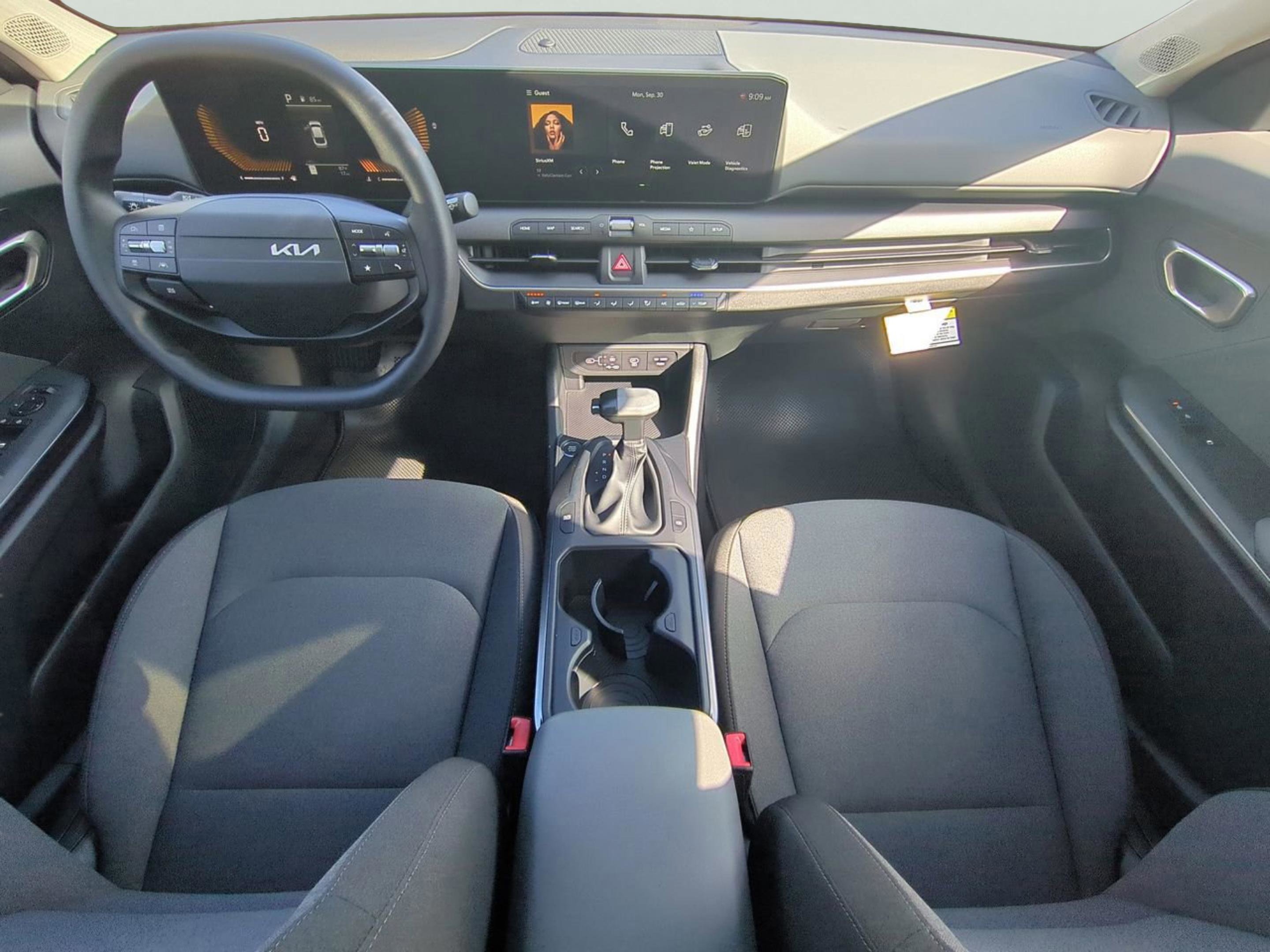 2025 Kia K4 LXS photo 13