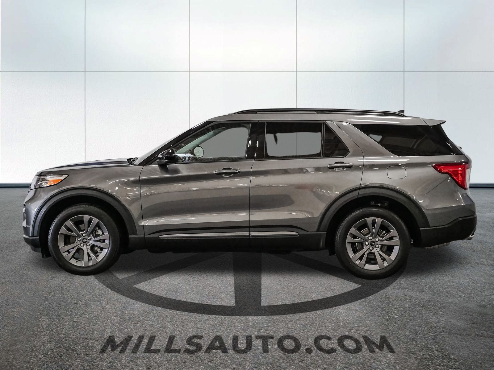2023 Ford Explorer XLT photo 3