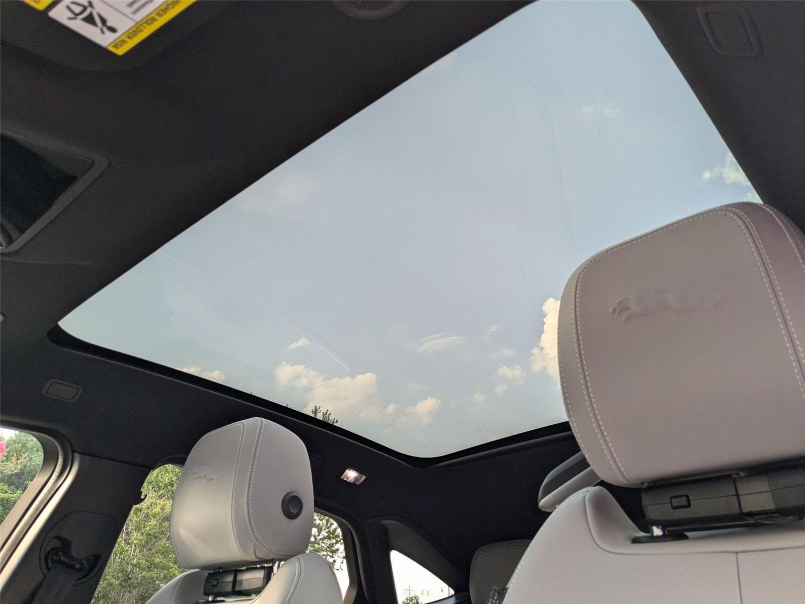 2024 Jaguar E-PACE R-Dynamic SE photo 24