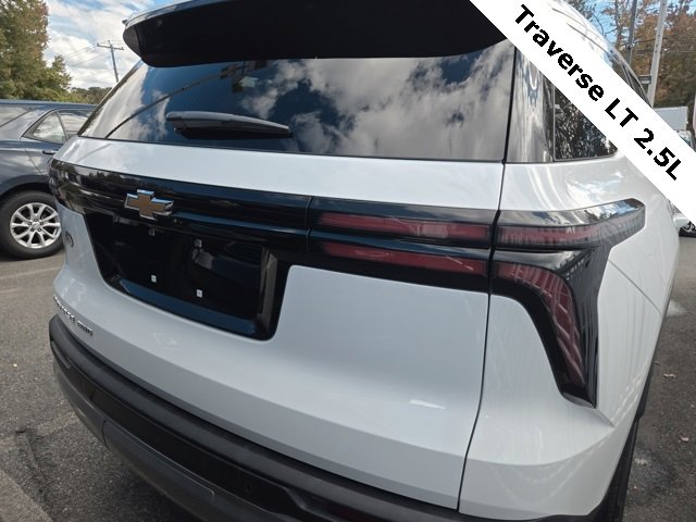 2025 Chevrolet Traverse photo 12
