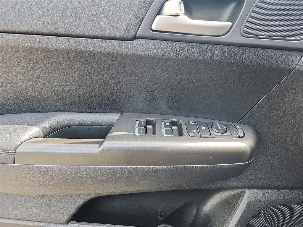 2022 Kia Sportage LX photo 11