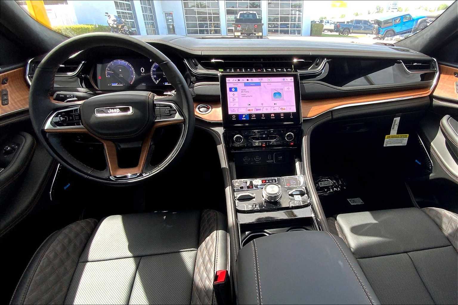 2025 Jeep Grand Cherokee Summit Reserve photo 2