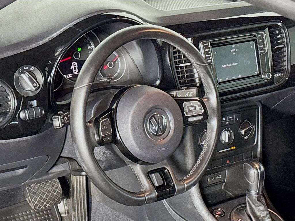 2018 Volkswagen Beetle S photo 13
