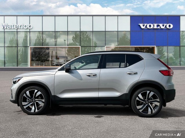 2025 Volvo XC40 B5 Plus Dark Theme