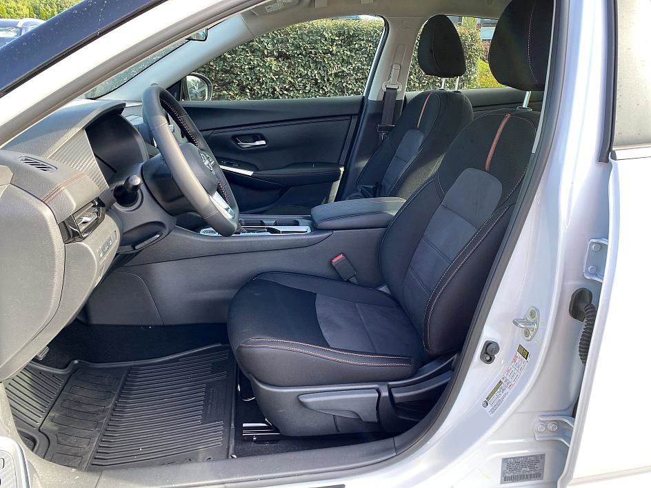 2025 Nissan Sentra SR Midnight Edition photo 15
