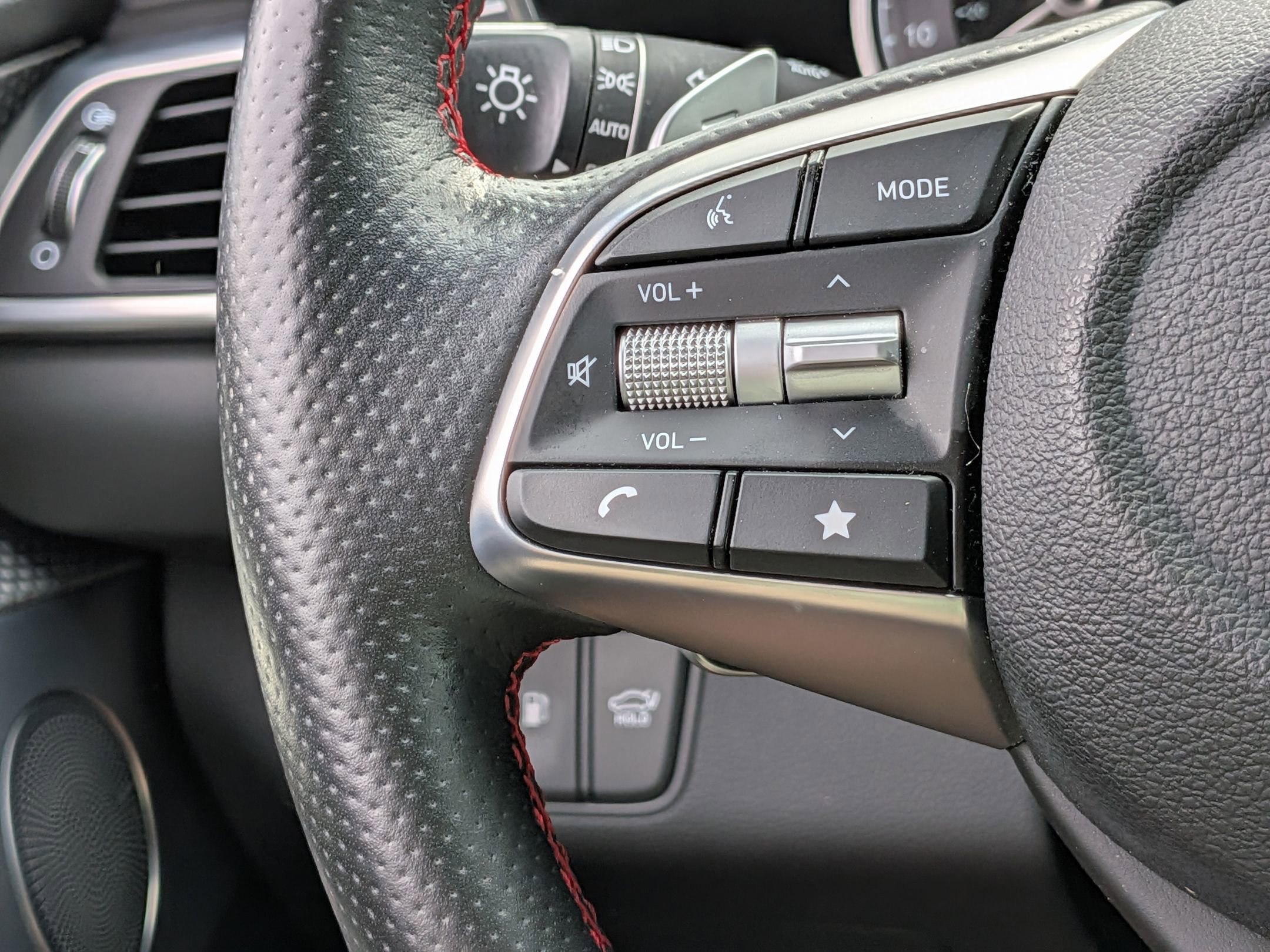 2023 Genesis G70 3.3T Sport Prestige photo 16