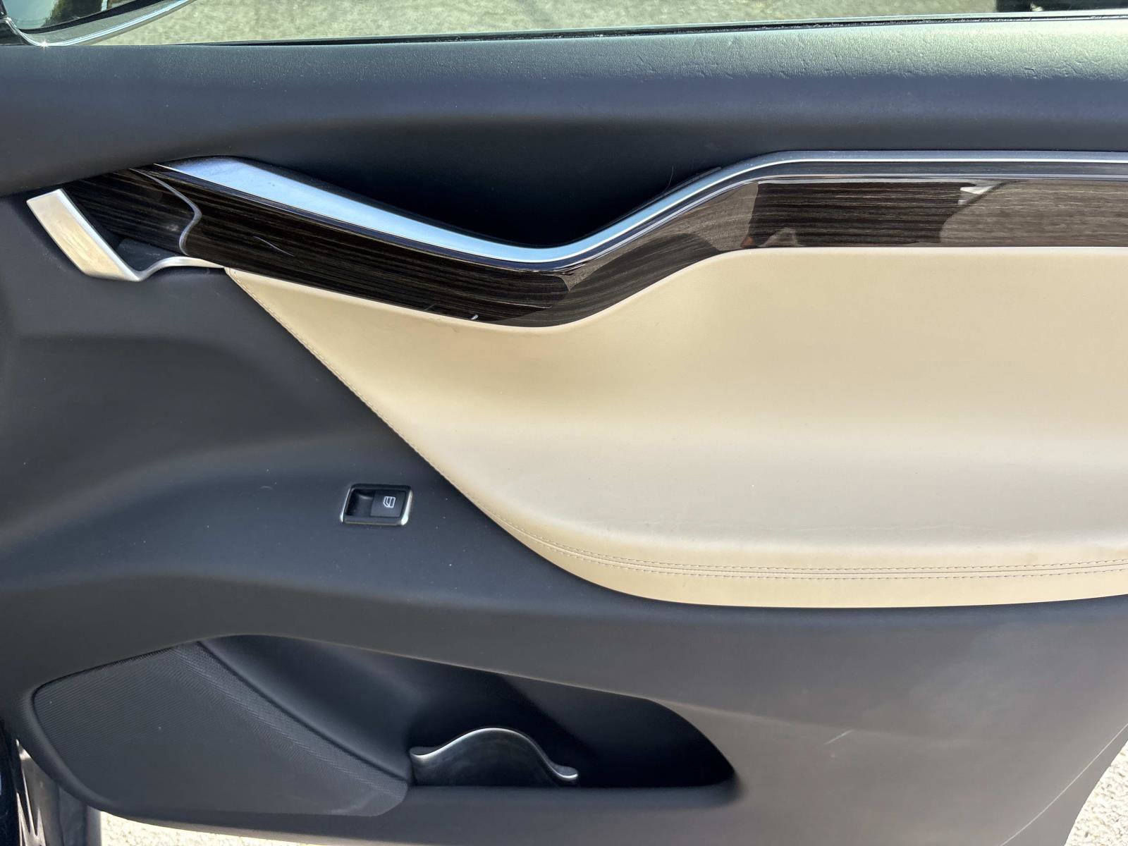 2016 Tesla Model X 90D photo 21