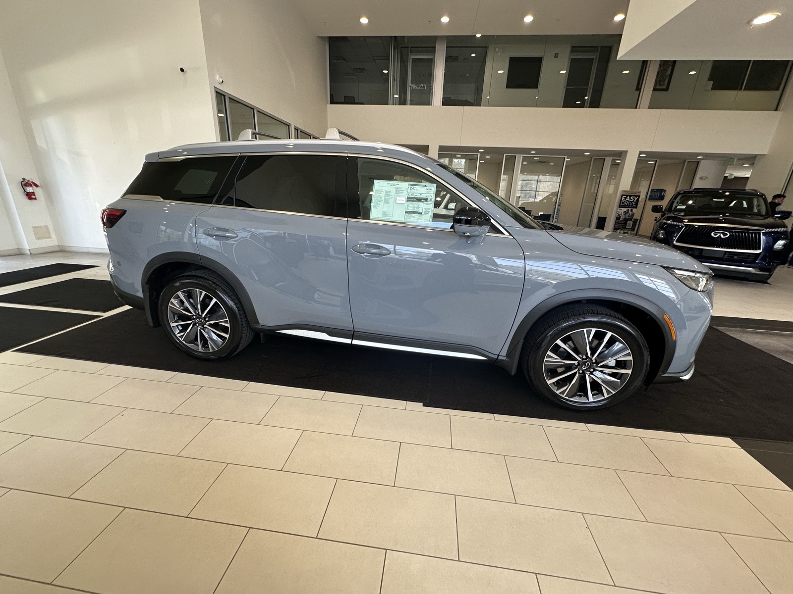 2026 Infiniti QX60 Luxe photo 8