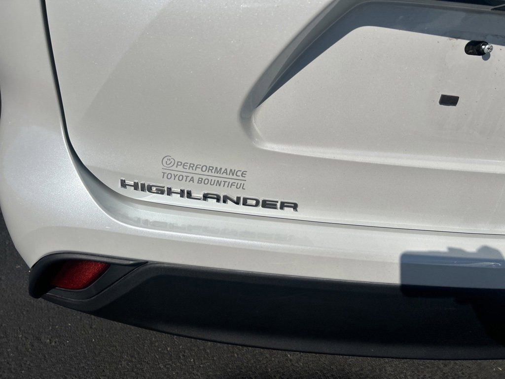 2024 Toyota Highlander XLE photo 12