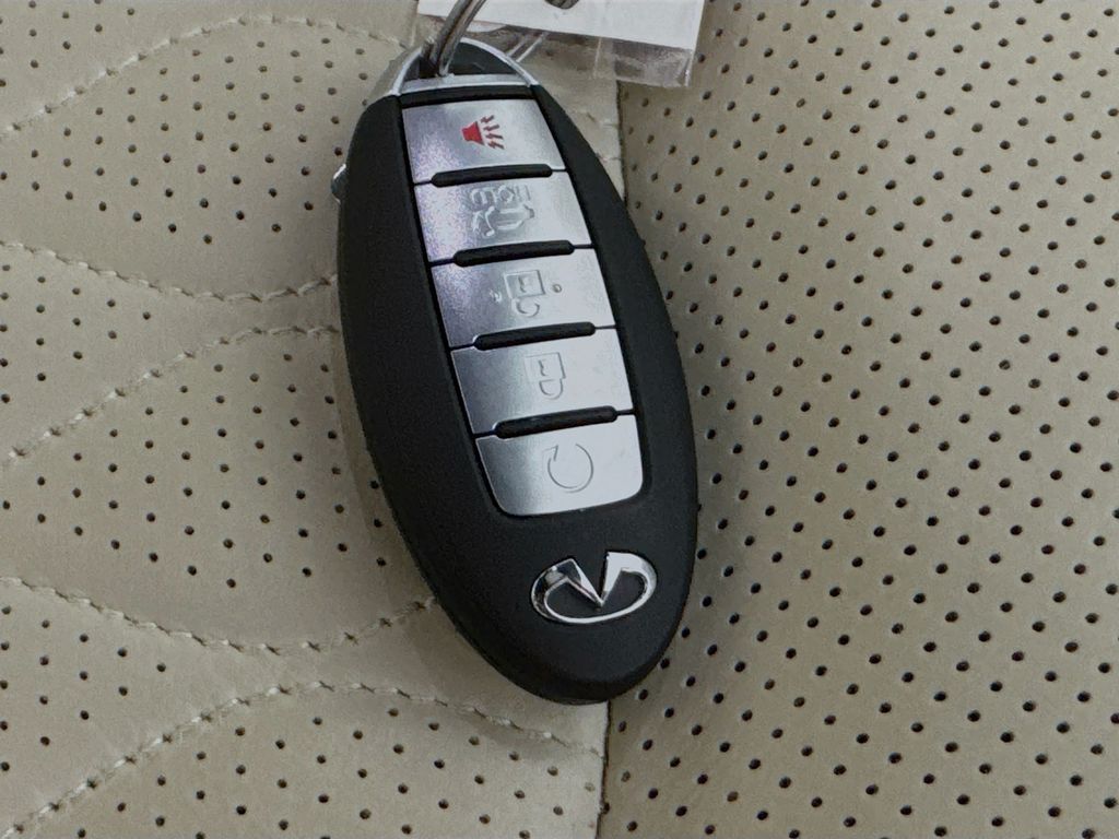 2024 Infiniti QX80 Sensory photo 33