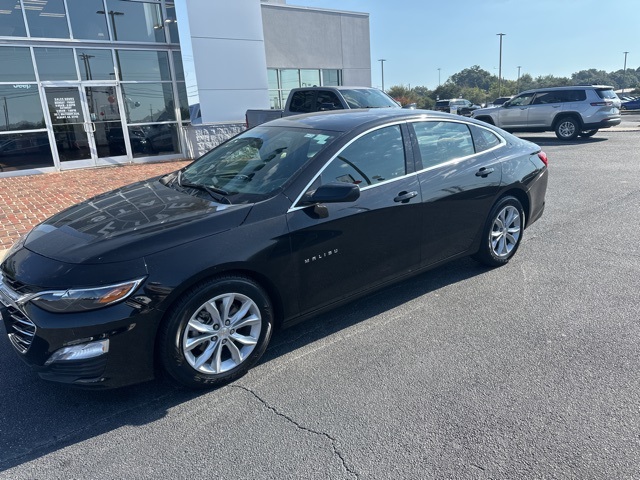 2024 Chevrolet Malibu 1LT photo 2
