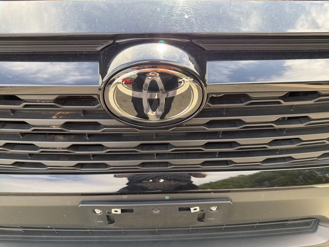 2023 Toyota RAV4 XLE photo 4