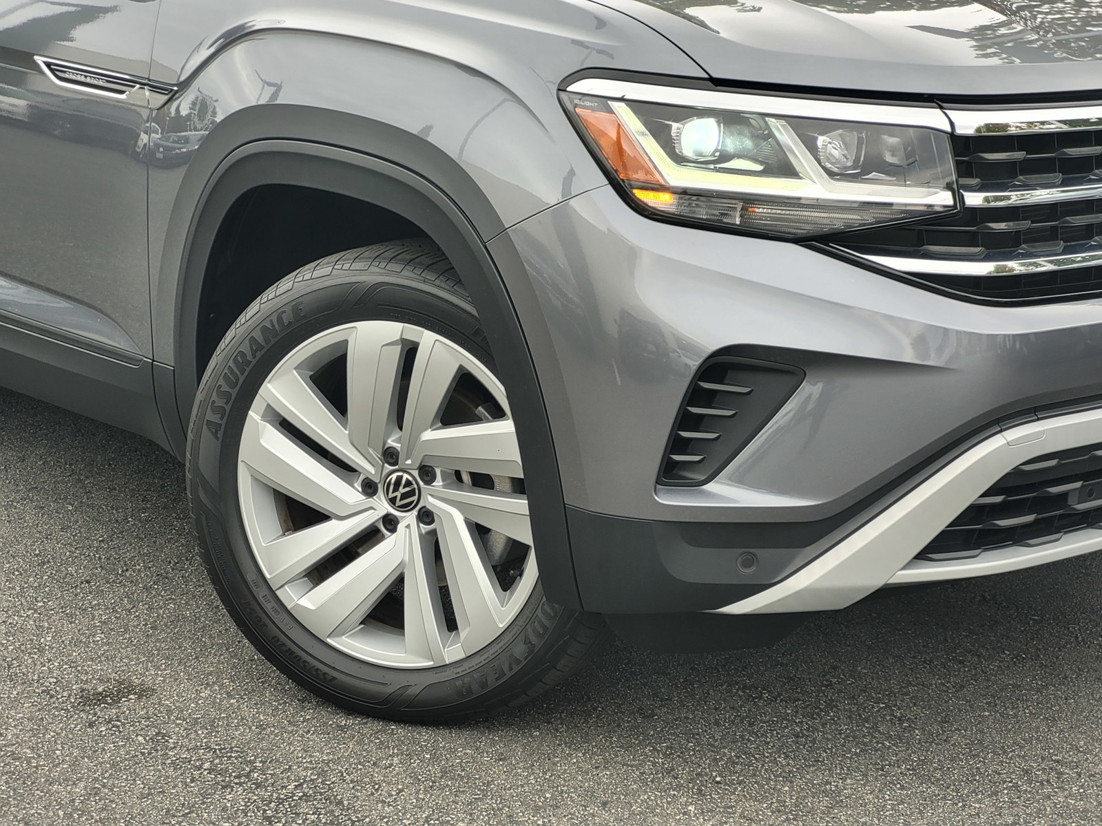 2022 Volkswagen Atlas Cross Sport V6 SE Technology photo 2