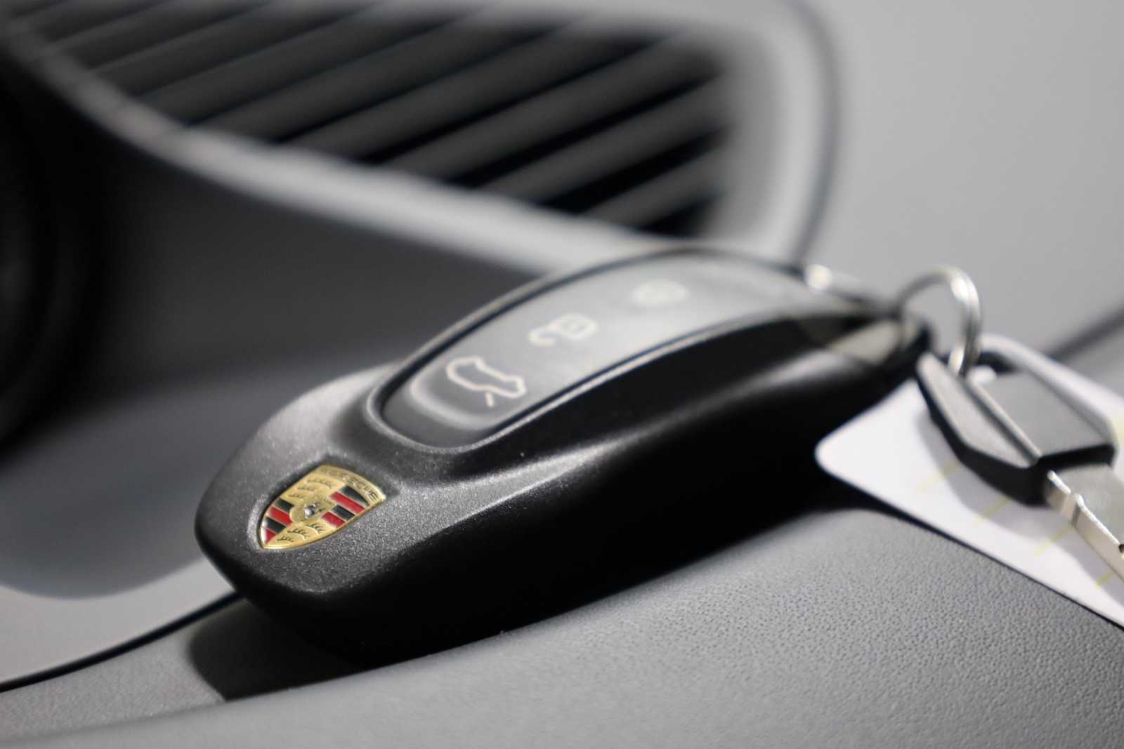 2024 Porsche Macan Electric 4 photo 36