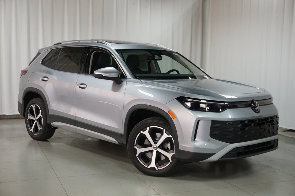2025 Volkswagen Tiguan SE photo 3
