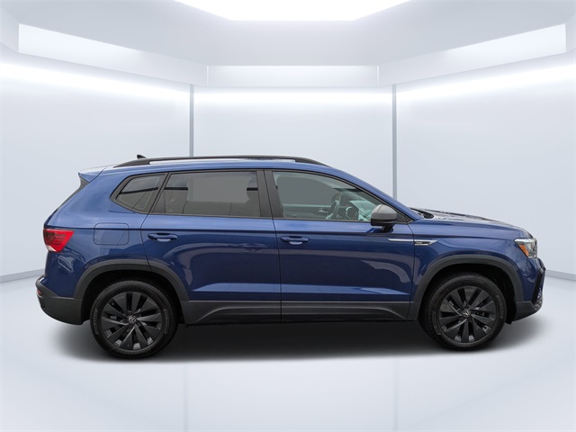 2022 Volkswagen Taos S photo 2