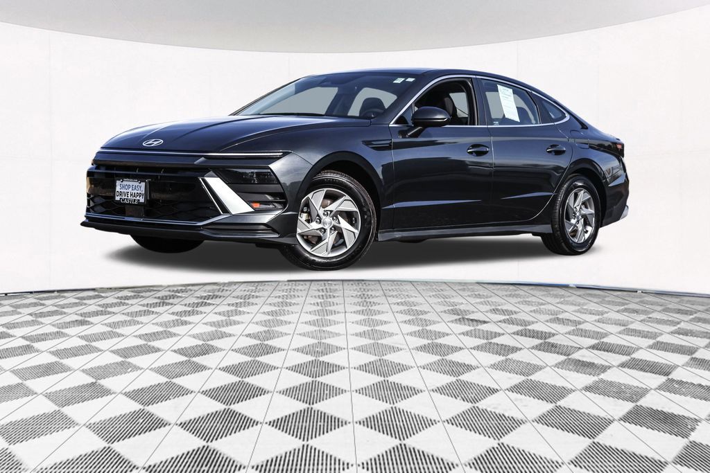 2025 Hyundai Sonata SE photo 2