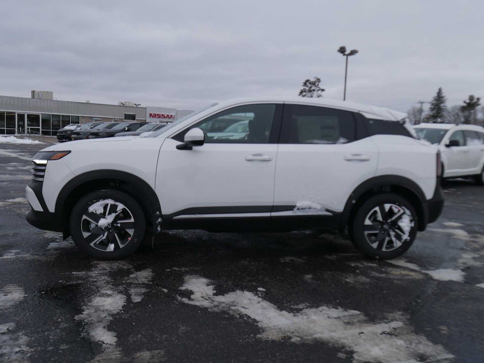 2025 Nissan Kicks SV photo 3