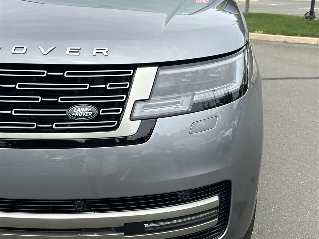 2025 Land Rover Range Rover SE photo 7