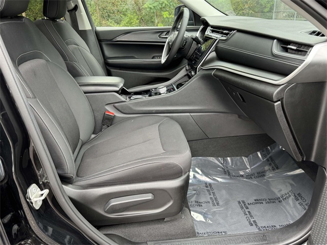 2023 Jeep Grand Cherokee Laredo photo 16