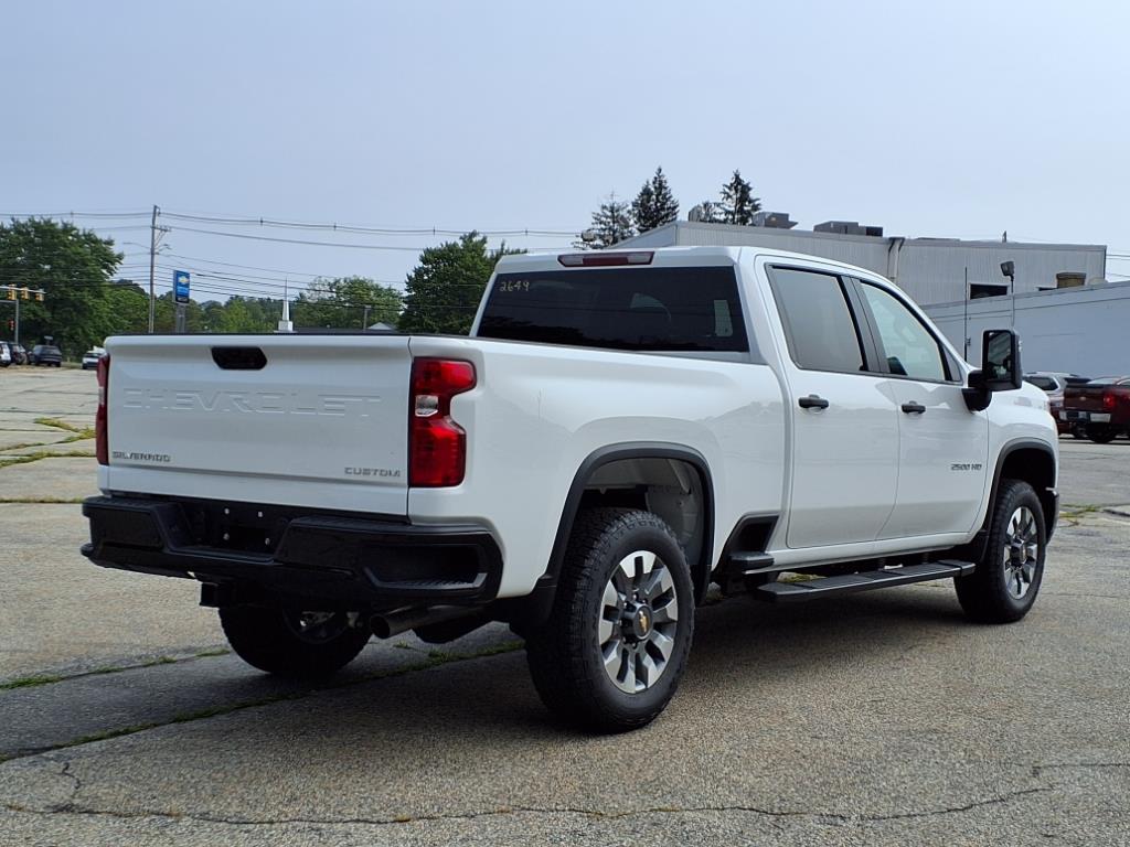 2025 Chevrolet Silverado 2500HD Custom photo 2