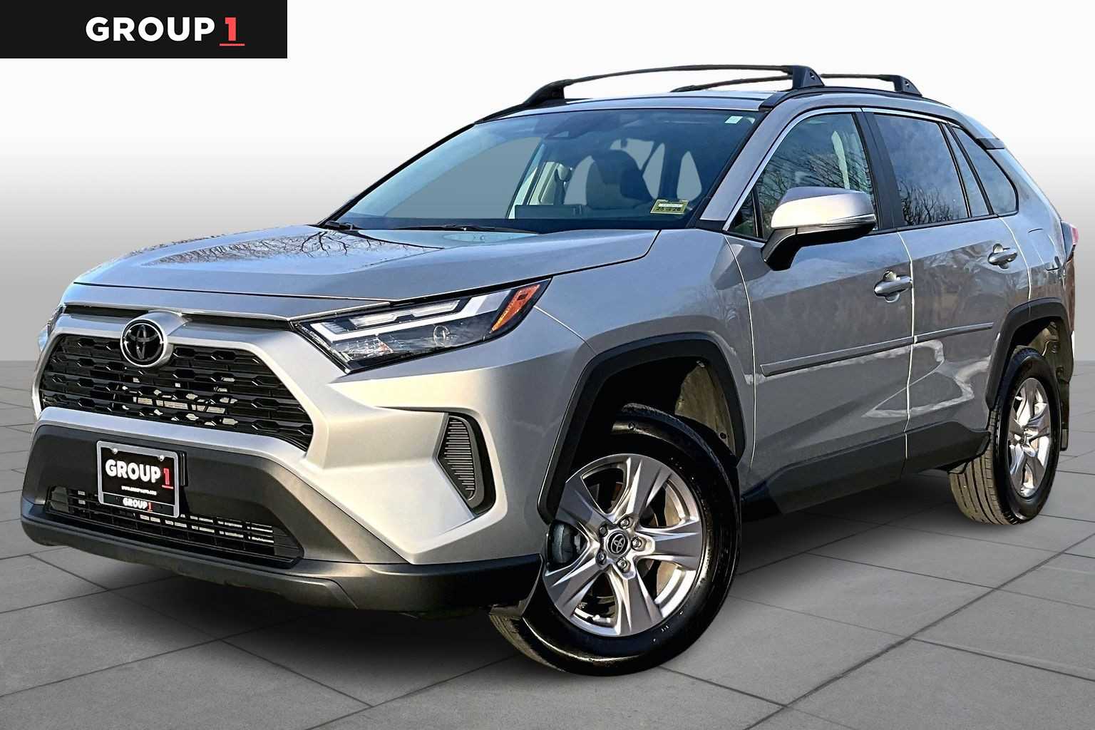 2025 Toyota RAV4 XLE's photo