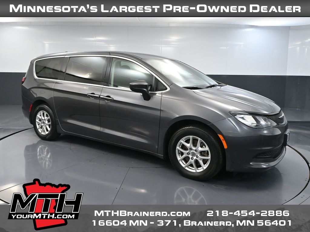 Pre-Owned 2022 Chrysler Voyager LX's photo