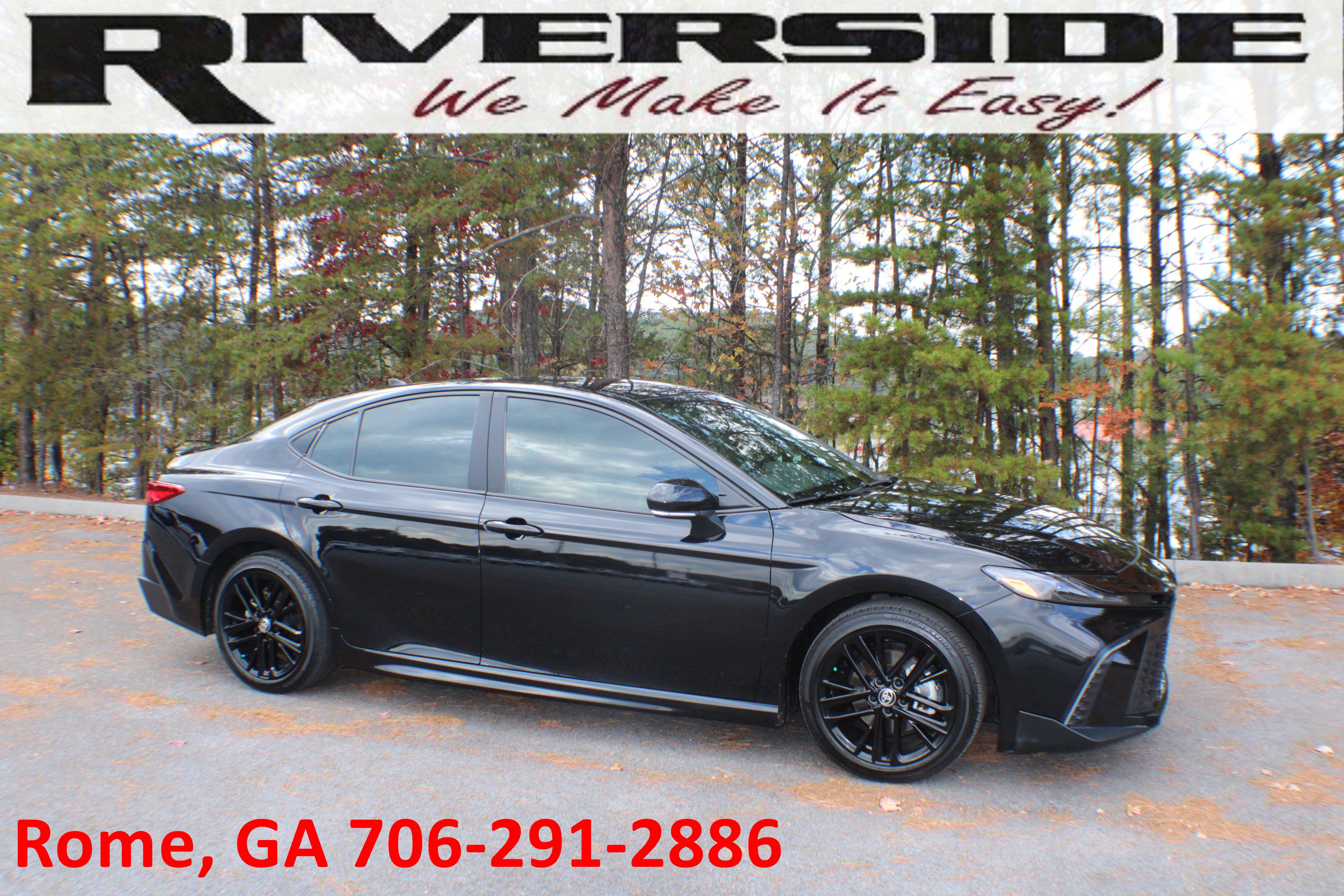 2025 Toyota Camry SE's photo