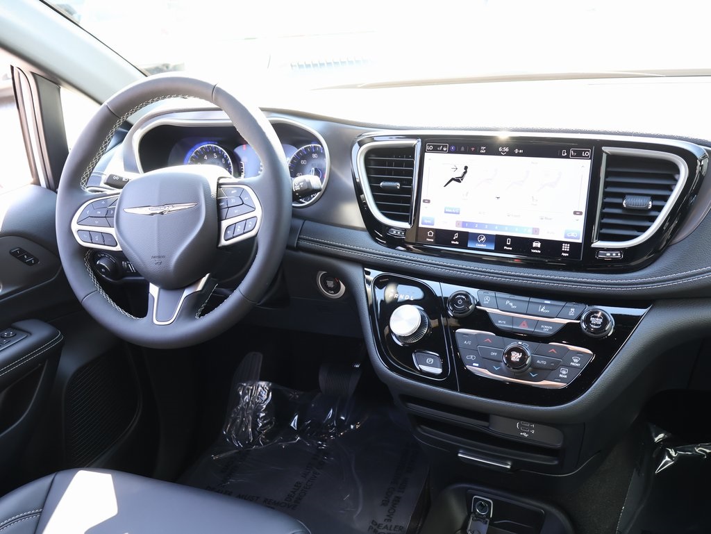 2026 Chrysler Pacifica photo 12