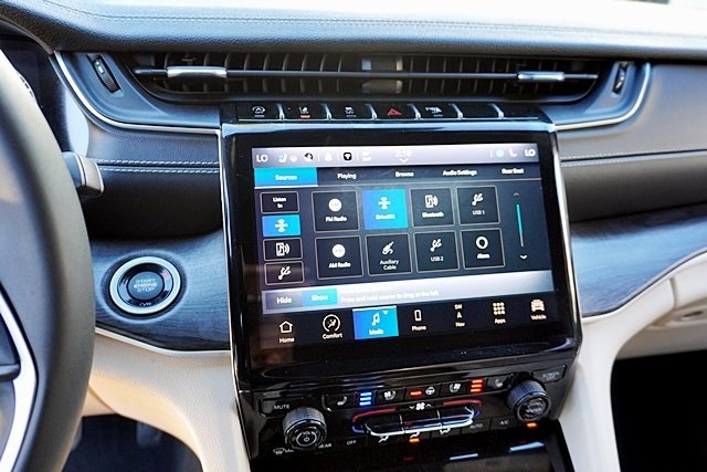 Used 2023 White Jeep Limited image 27