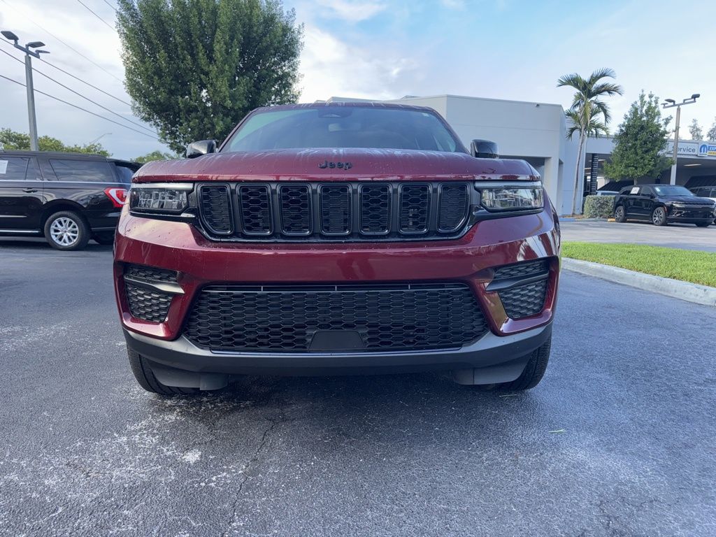2023 Jeep Grand Cherokee Altitude photo 2
