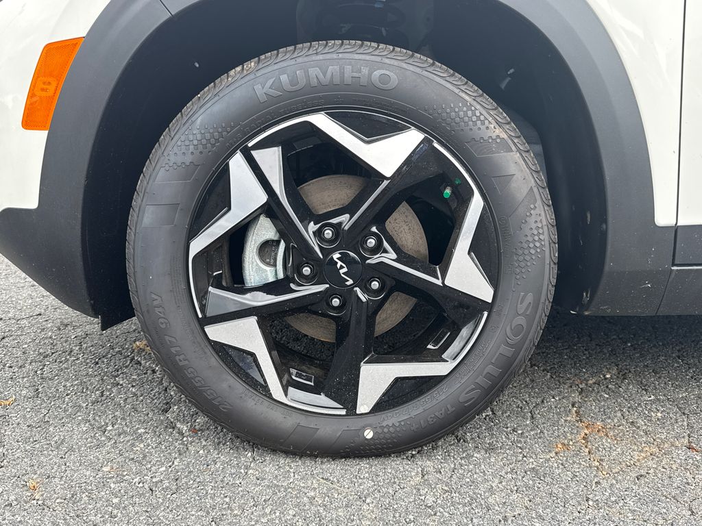 2025 Kia Seltos S photo 9