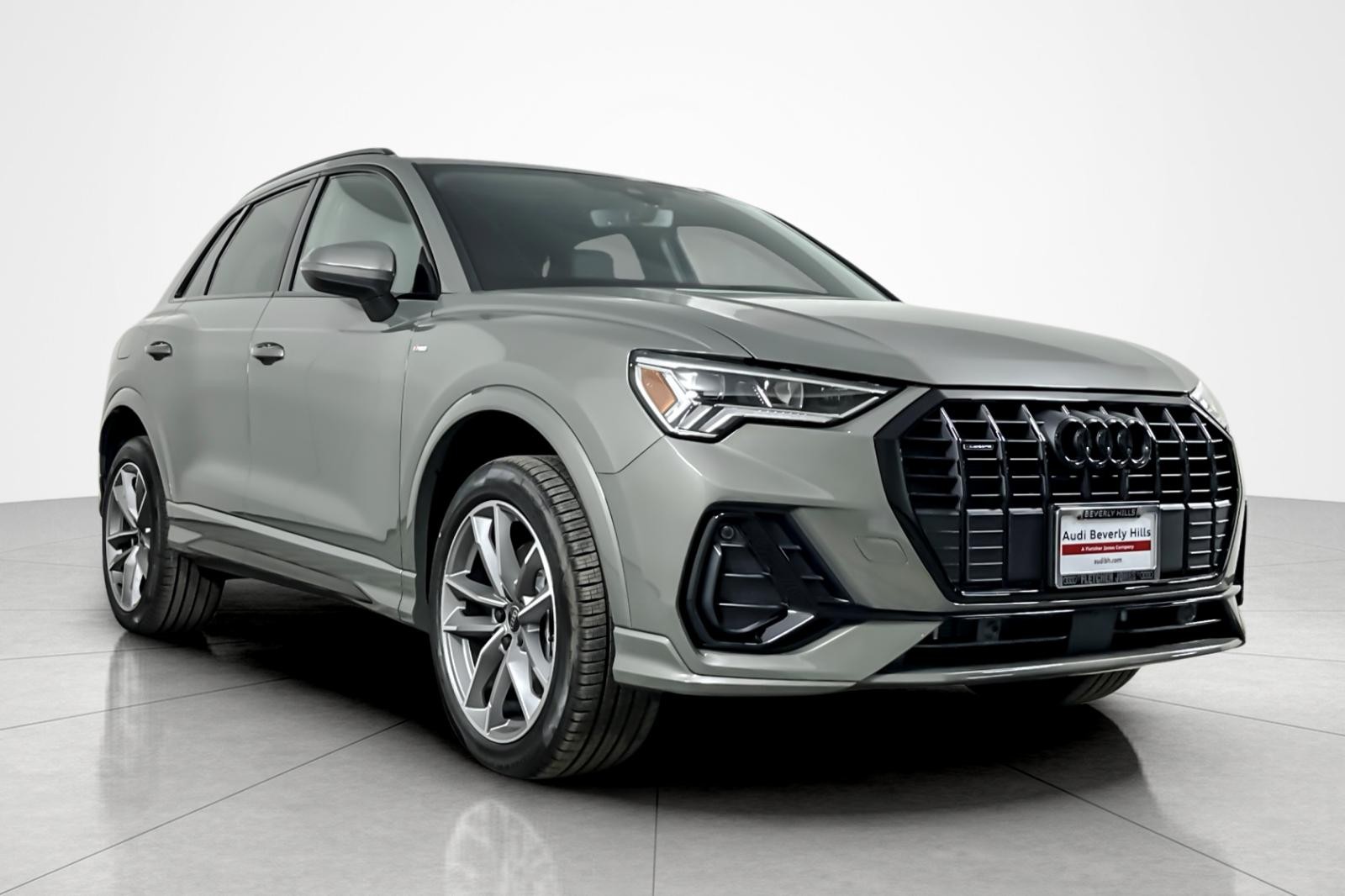 2025 Audi Q3 S line Premium 45 TFSI photo 2