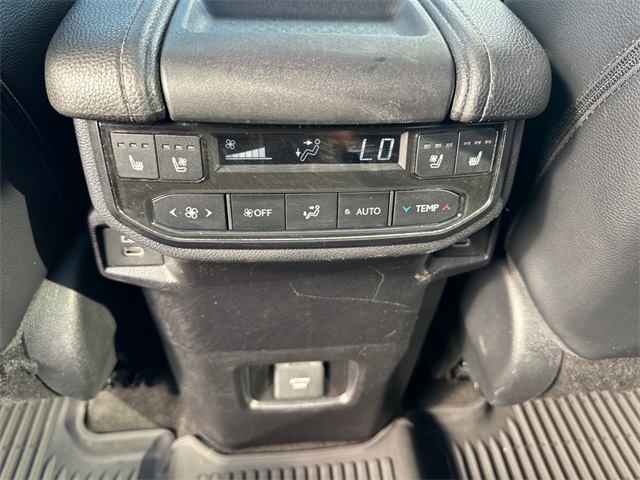 2024 Toyota Grand Highlander Platinum photo 11