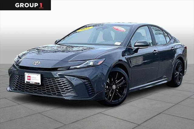 2025 Toyota Camry SE's photo