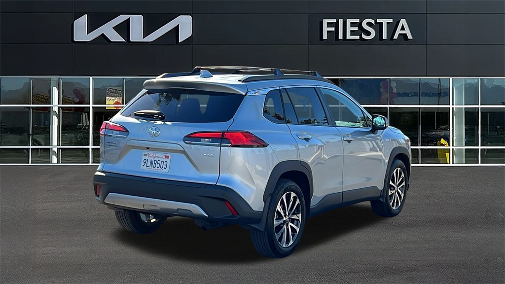 2024 Toyota Corolla Cross XLE photo 4