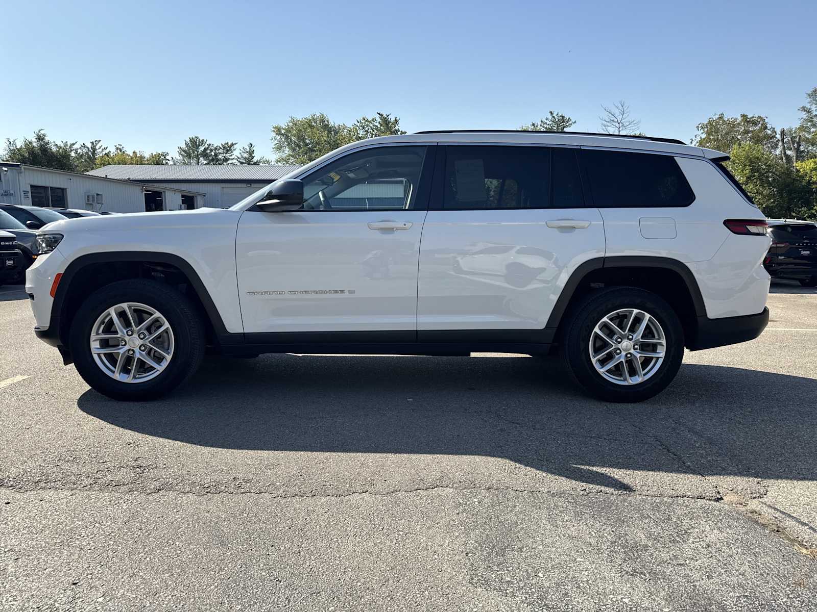 2022 Jeep Grand Cherokee Laredo photo 5