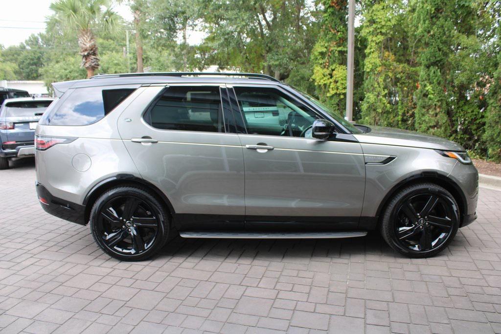 2025 Land Rover Discovery Metropolitan Edition photo 4