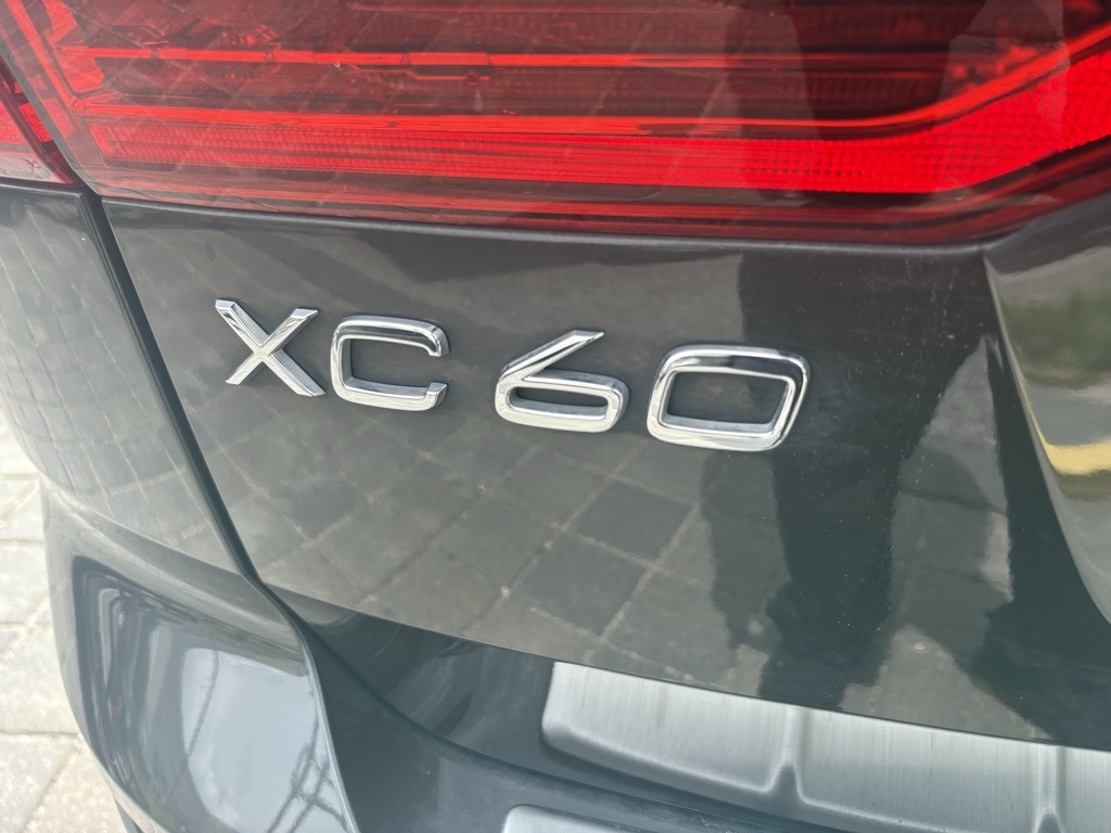2022 Volvo XC60 B5 Inscription photo 7