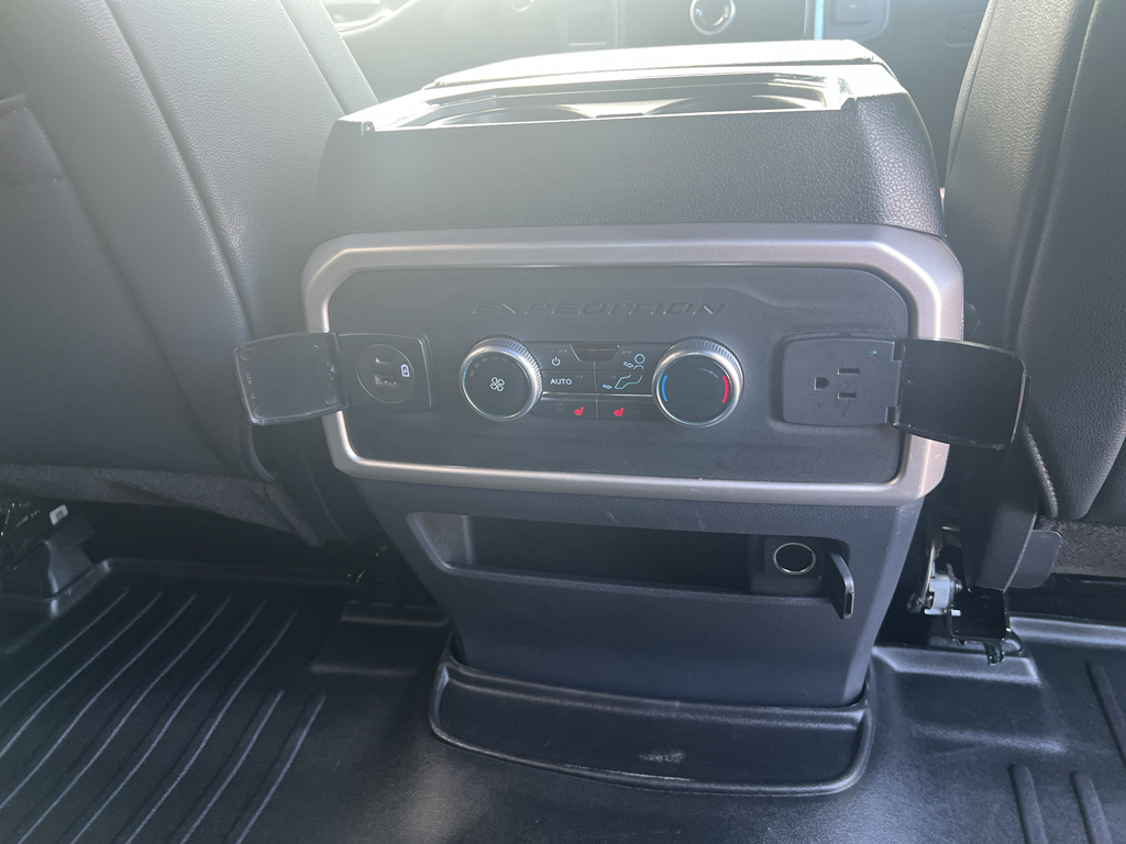 2022 Ford Expedition Limited photo 17