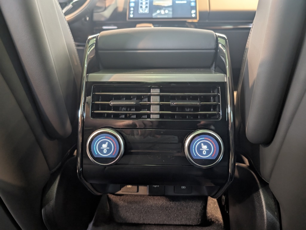 2025 Land Rover Range Rover Sport SE photo 21