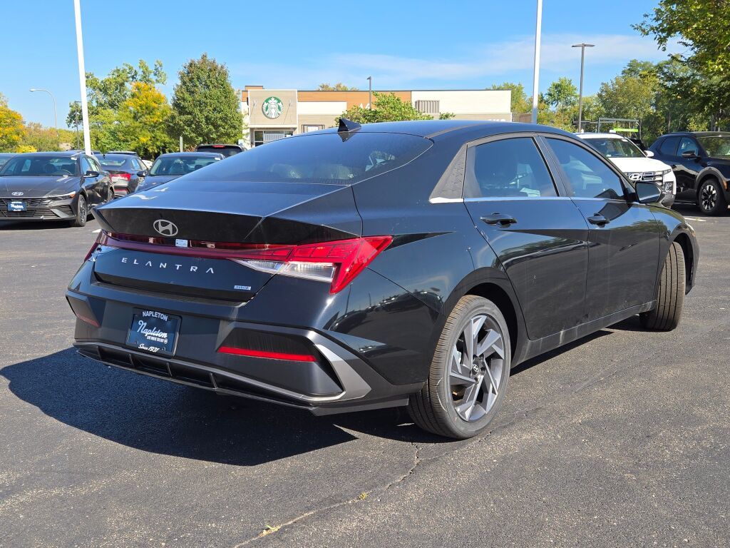 2025 Hyundai Elantra Hybrid Limited photo 11