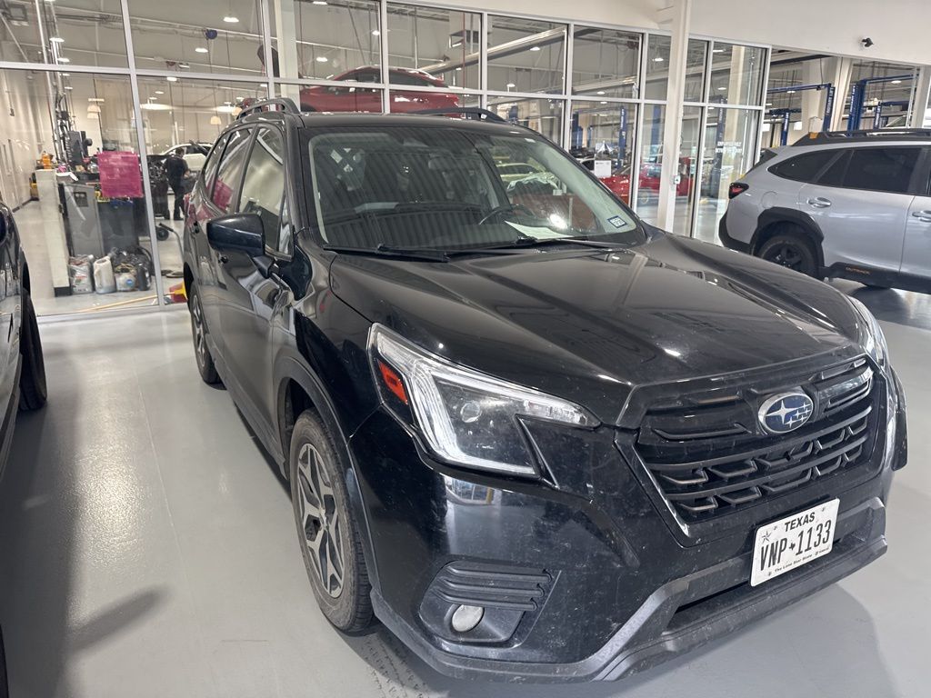 2022 Subaru Forester Premium photo 3