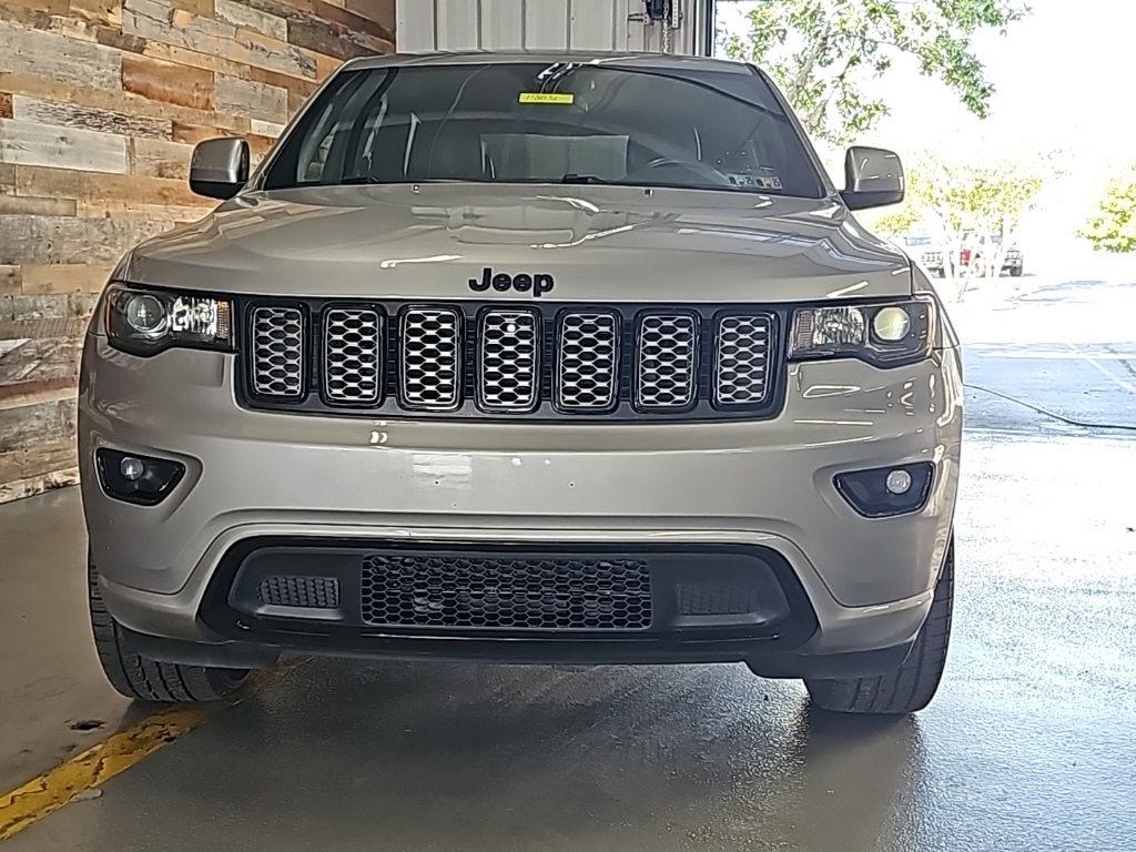 2021 Jeep Grand Cherokee Laredo X photo 4