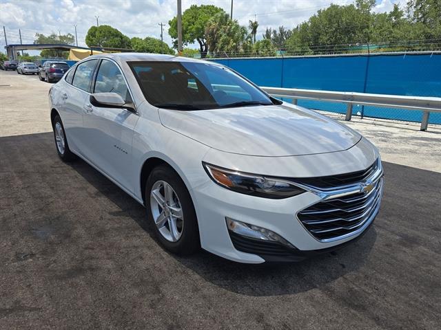 2024 Chevrolet Malibu 1LT photo 3